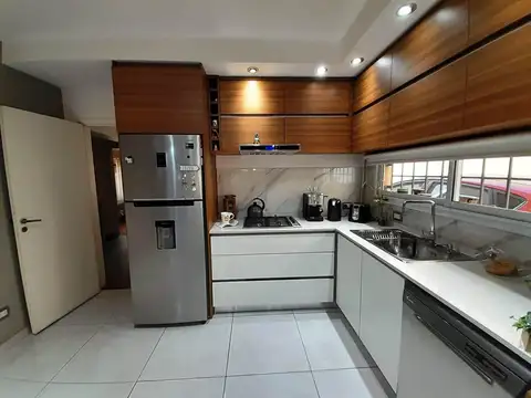 Casa de 5 ambientes con hermoso fondo y quincho y taller en S.Justo (Ctro)
