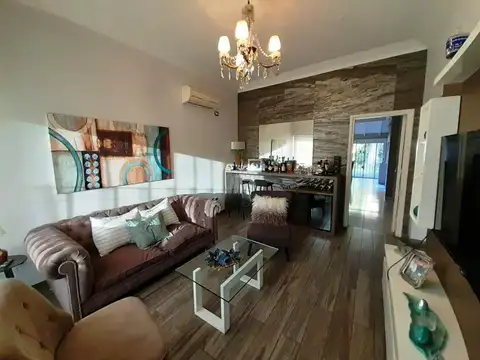 Casa 5 ambientes con 2 baños