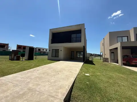 Casa en alquiler en el Barrio El Aljibe, Manzanares, Pilar