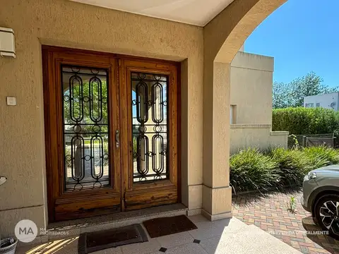 Casa en Venta en Puerto Roldan, USD 375.000