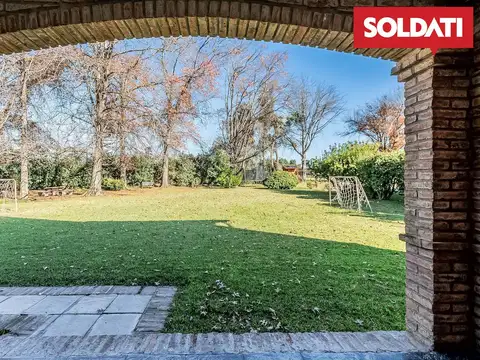 Casa en Venta con 2 cocheras