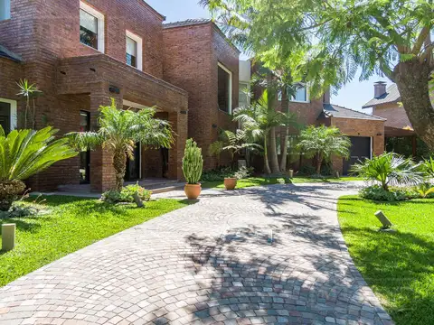 Casa a la venta con doble lote interno en Barrancas De San José, Bancalari.