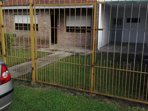 Casa en venta - 3 dormitorios 2 baños 1 cochera - 100mts2 - Los Hornos