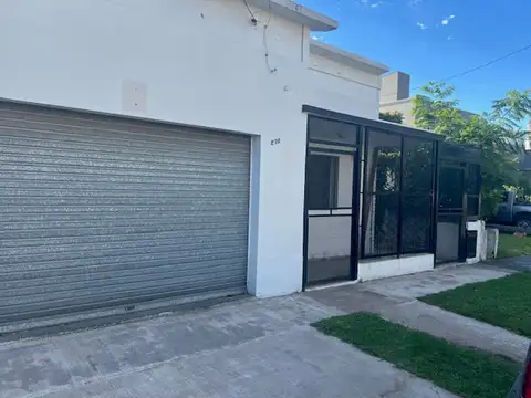 Casa c/gran terreno,buena ubicacion, Barrio Parque