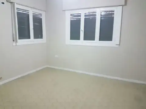 Casa c/gran terreno,buena ubicacion, Barrio Parque