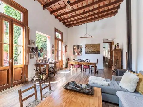 VENTA CASA 5 AMB CON PILETA EN FLORES