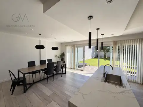 Casa 7 ambientes con 4 baños
