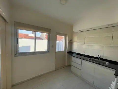 Depto Tipo Casa en Alquiler en Villa Real, $ 900.000