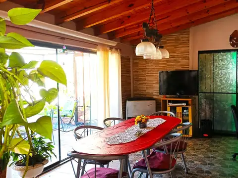 Casa en Venta con 6 cocheras