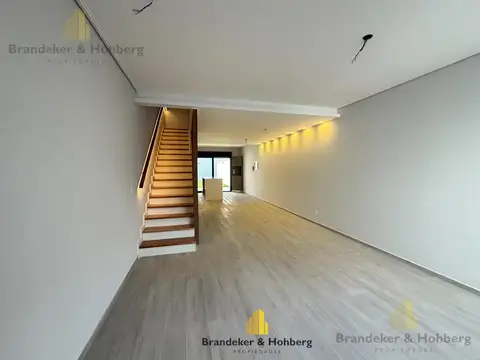 Casa 5 ambientes con 3 baños