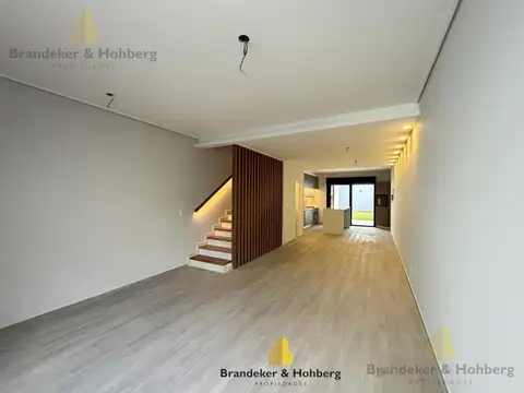 Casa en Venta con 2 cocheras