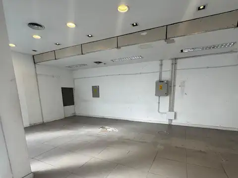 UNICO LOCAL EN ESQUINA. PLENO CENTRO COMERCIAL DE MUNRO