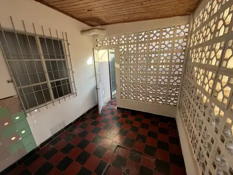 Casa 4 ambientes con 1 baño