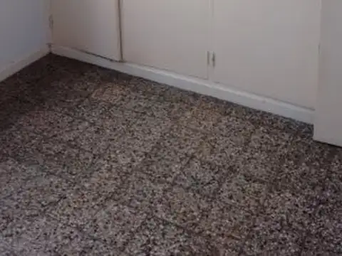 OLIVOS en ALQUILER casa muy comoda con 2 dorm, living comedor, cocina comedor, , baño, garage,...