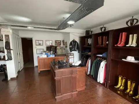 Edificio Comercial en Alquiler - 4 Baños - 1200mts - Lanús