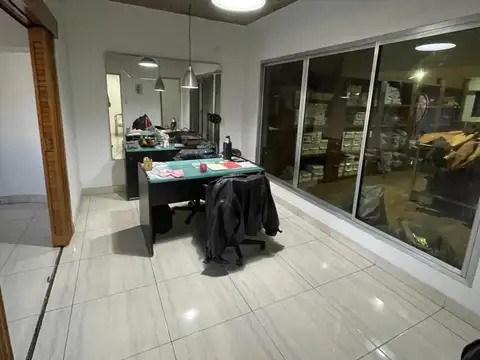 Oficina 6 ambientes con 4 baños