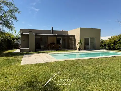 VENTA, CASA AMOBLADA EN UNA PLANTA, 3 DORMITORIOS, Pileta, Gran Parque, Barrio Cerrado, Escobar,