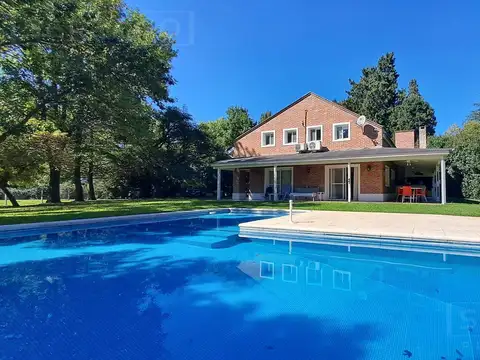 Casa 6 ambientes con 3 baños