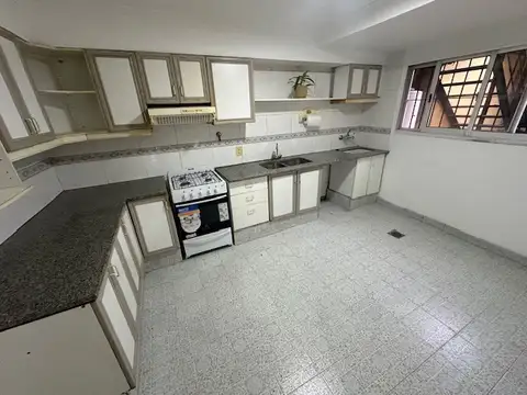 Depto Tipo Casa en Alquiler de 3 ambientes