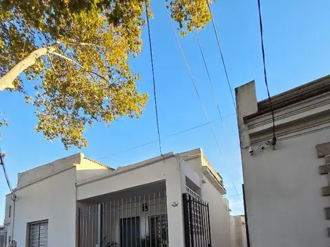 BUEN DEPTO T/CASA 2 AMB C/PATIO A PASOS DE YRIGOYEN!