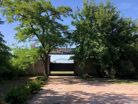 Casa 6 ambientes con 4 baños