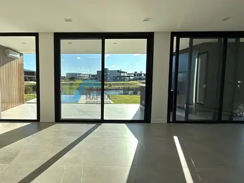 Casa 5 ambientes con 5 baños