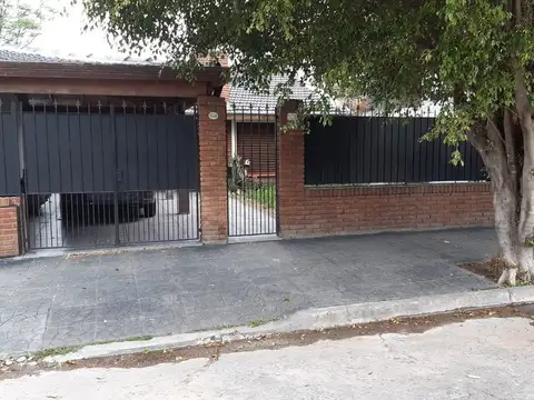 Casa 5 ambientes Venta Villa Linch  2 coch todo PB