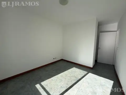Departamento en Alquiler en Jardines De San Isidro, $ 1.600.000
