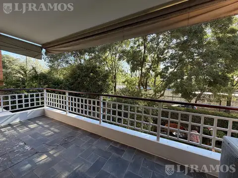 MUY LINDO DEPARTAMENTO DE 3 AMBIENTES Y ESCRITORIO EN JARDINES DE SAN ISIDRO.