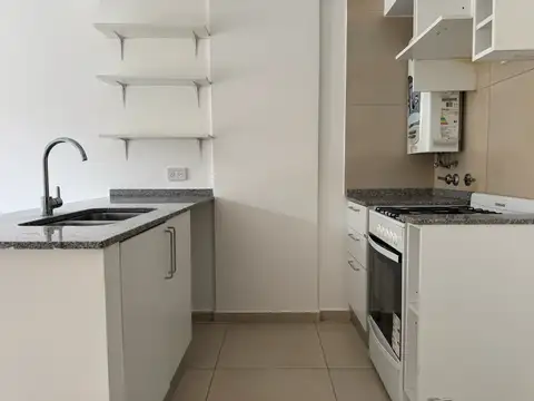 ALQUILER DEPARTAMENTO UN DORMITORIO CON PATIO A UNA CUADRA DE PELLEGRINI