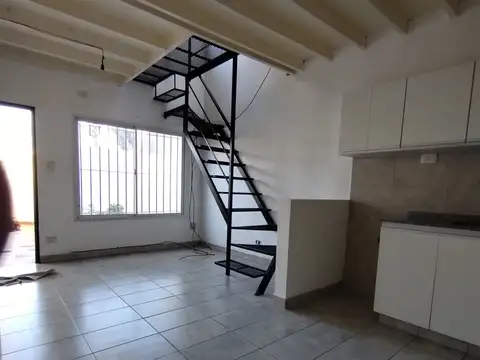 Depto Tipo Casa 2 ambientes con 1 baño