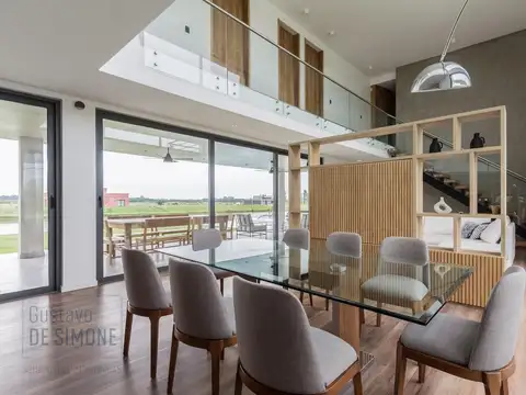 Casa 7 ambientes con 4 baños