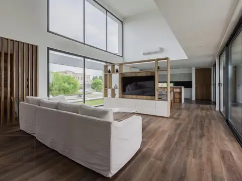 Casa en Venta en Countries y Barrios Cerrados en Campana, USD 450.000