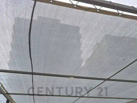 VENTA COCHERA SEMICUBIERTA