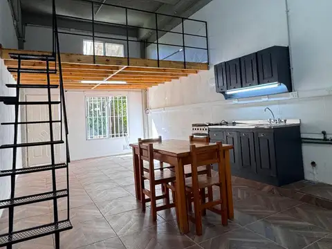 Depto Tipo Casa en Alquiler con 1 cocheras