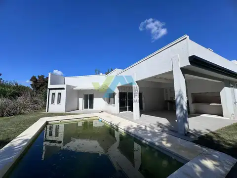 OPORTUNIDAD Venta de casa con pileta en una planta - Los Eucaliptos Haras Santa Maria