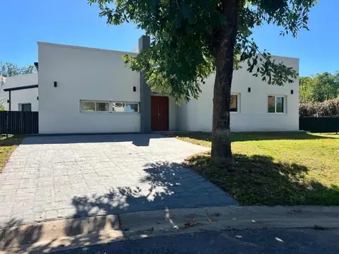 Casa 6 ambientes con 4 baños