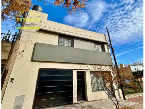 Casa el frente de 2 dormitorios en venta