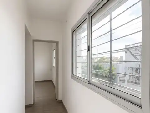 Casa el frente de 2 dormitorios en venta