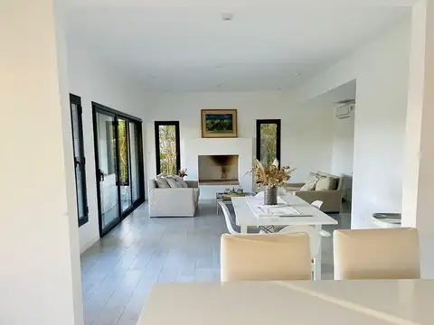 Casa 5 ambientes con 3 baños