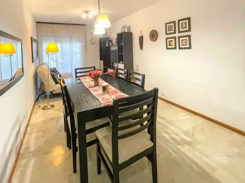 CASA EN VENTA EN PERGAMINO CON PATIO Y COCHERA