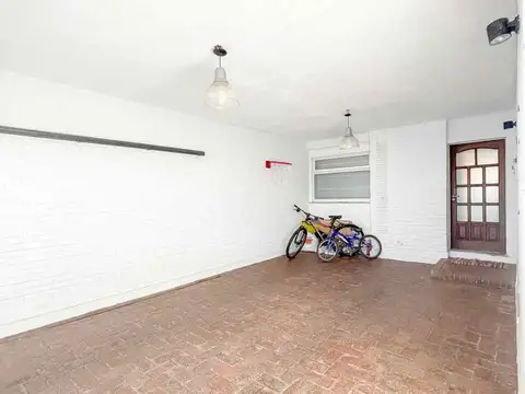 Casa 5 ambientes con 1 baño