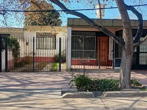Casa en venta Las Heras, Barrio Cementista, 3 habitaciones, cochera