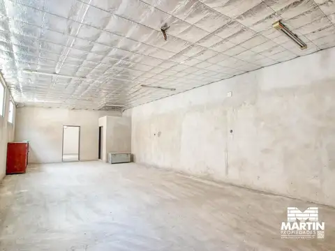 Depósito y casa de 3 ambientes con patio terraza y cochera varios autos