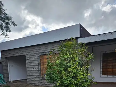 Casa en venta - 3 Dormitorios 1 Baño - 300Mts2 - Ituzaingó