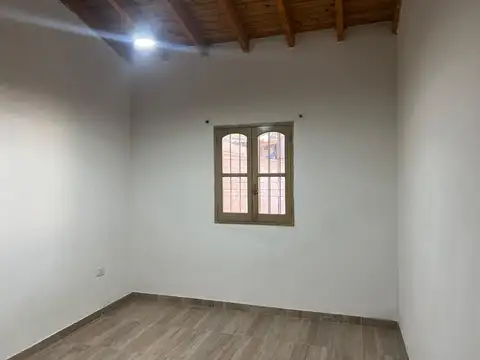 Casa 4 ambientes con 1 baño