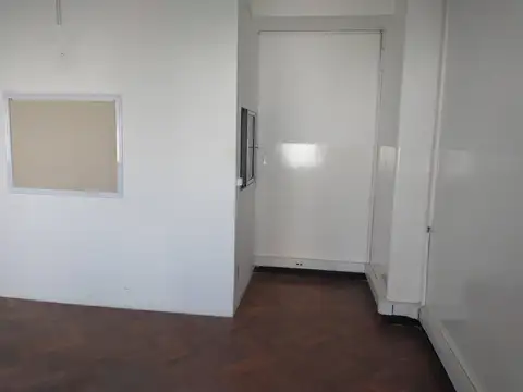 Oficina o departamento de 3 ambientes con baño privado  en Monserrat!