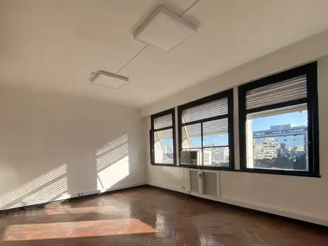 Oficina o departamento de 3 ambientes con baño privado  en Monserrat!