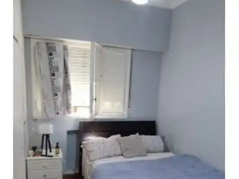 Venta de 4 ambientes con dependencia y balcon al frente