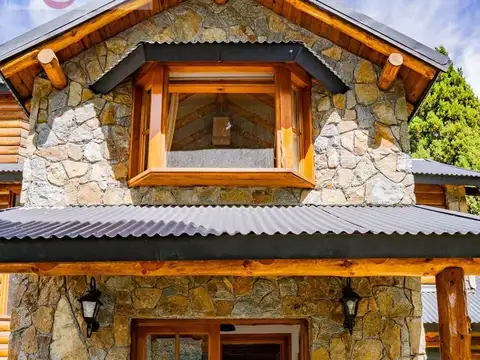 Casa 8 ambientes con 2 baños